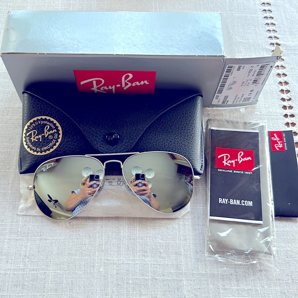 Brand new in box. Ray-Ban Aviator LG.Matte silver frame, dark grey mirror lens